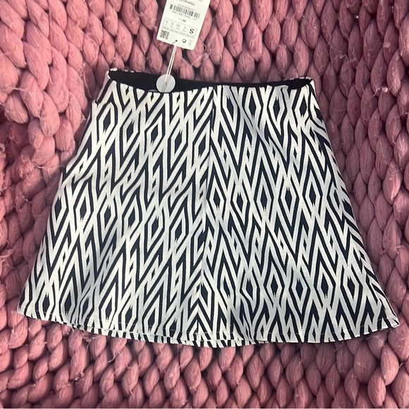 Brand New Zara skirt mini - Picture 1 of 6
